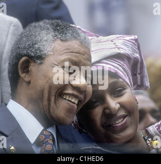 Nelson e Winnie Mandela frequentare un rally durante la loro visita a New York, 20 giugno 1990. Foto Stock