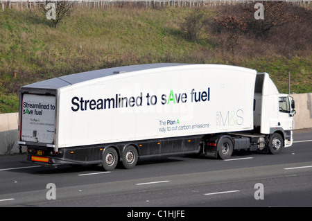 Daf Marks & Spencer supply chain store delivery autocarro autocarro con Aerodinamica ottimizzata M&S forma di rimorchio per risparmiare carburante percorrendo l autostrada del Regno Unito Foto Stock