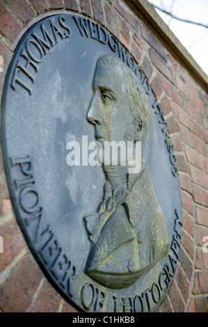 La placca in Etruria Park, Stoke on Trent commemorando Thomas Wedgwood come il fondatore della fotografia Foto Stock