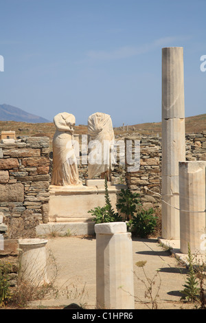 Statue di Cleopatra e Dioscrides, presso la casa di Cleopatra sull isola di Delos, Cicladi Grecia Foto Stock