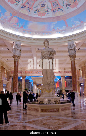 Statua della Dea Fortuna nel Forum Shops at Caesars Palace di Las Vegas Foto Stock