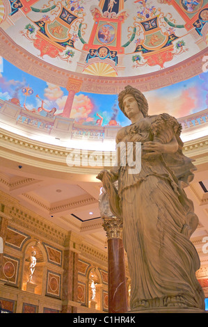 Una statua della dea Fortuna nel Forum Shops at Caesars Palace di Las Vegas Foto Stock