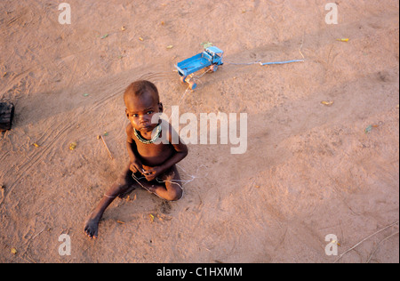 Etiopia, Ilubador stato, regione Itang, Nuer villaggio lungo il fiume di Barro Foto Stock