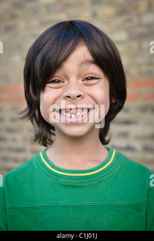 Ritratto di ragazzo con dente mancante Foto Stock