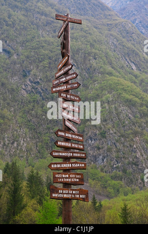 Cartello stradale in Soca Valley, Slovenia Foto Stock