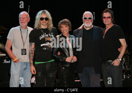 Bob Harris, Justin Hawkins, Esther Rantzen, Jon signore e Glenn Hughes Childline rocce all'O2 Indigo - Photocall London, Foto Stock