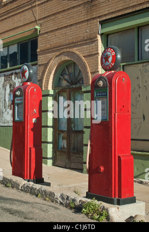 Vecchia pompa di benzina ad Erie Street a Bisbee, Arizona, Stati Uniti d'America Foto Stock