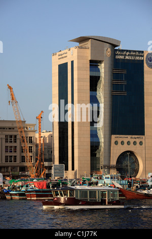 Emirati Arabi Uniti Dubai, Deira, Bank Melli Iran, barche Foto Stock