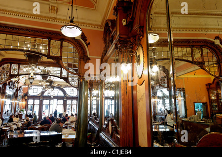 Il Portogallo, Porto, famoso Majestic cafe risalente agli inizi del XX secolo, Rua Santa Catarina Foto Stock