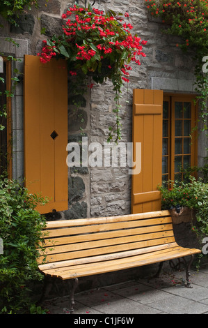 Quebec City, Quebec, Canada. Decorazioni floreali in città vecchia. Foto Stock