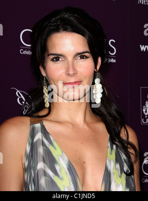 Angie Harmon ottava edizione Chrysalis Butterfly Ball tenutosi presso una residenza privata - Gli arrivi di Los Angeles, California - 06.06.09 Foto Stock