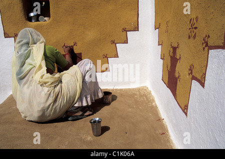 India Rajasthan, area di Jaisalmer, deserto di Thar, Khuri villaggio, decorate casa per Diwali celebrazione Foto Stock