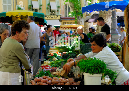 Francia, Bouches du Rhone, Aix en Provence, il mercato di frutta e verdura posto Richelmi Foto Stock