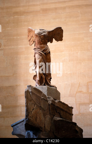 Francia, Parigi Louvre, la Vittoria Alata di Samotracia Foto Stock