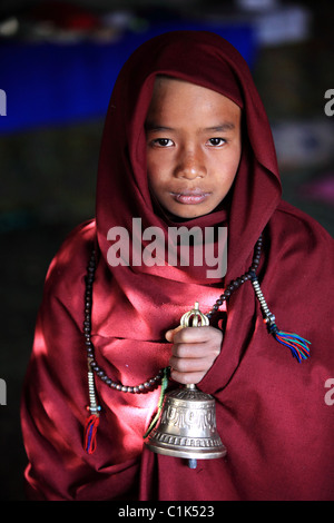Il debuttante monaco buddista in Nepal Himalaya Foto Stock