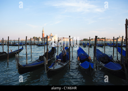 L'Italia, Veneto, Venezia, gondole in Piazza San Marco) Foto Stock