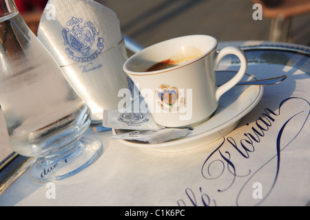 L'Italia, Veneto, Venezia, il famoso Caffè Florian in Piazza San Marco) Foto Stock