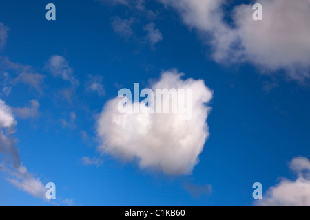 Altered digitalmente Heart-Shaped Cloud Foto Stock