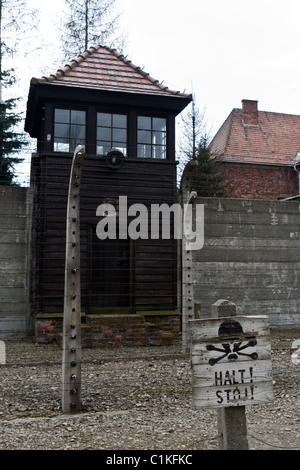 Torre di guardia ad Auschwitz-Birkenau, Polonia. Foto Stock