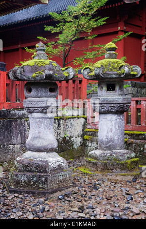 Al Santuario di Toshogu, il Parco Nazionale di Nikko, Prefettura di Tochigi, Regione di Kanto, Honshu, Giappone Foto Stock