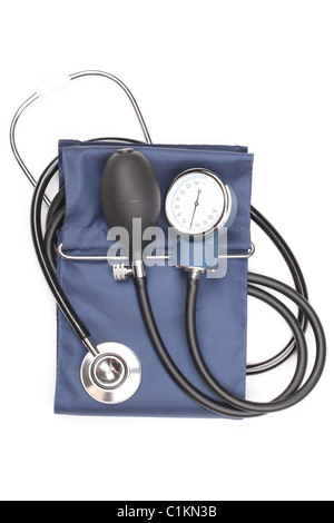Bracciale per la misurazione della pressione sanguigna,isolato su bianco. Foto Stock