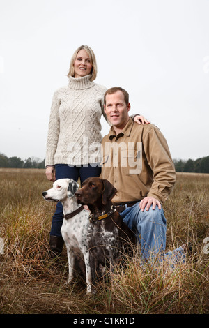 Ritratto di giovane con cani, Houston, Texas, Stati Uniti d'America Foto Stock