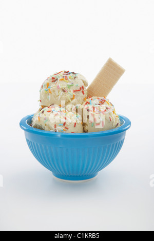 Coppa di gelato alla vaniglia con un pizzico Foto Stock