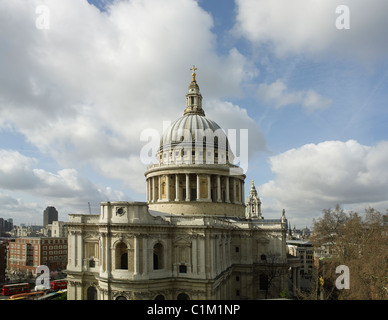 Saint Paul, Londra. Da Sir Christopher Wren, 1675-1710. Vista ad alto livello di east end, presa 2011 dal nuovo complesso a Foto Stock