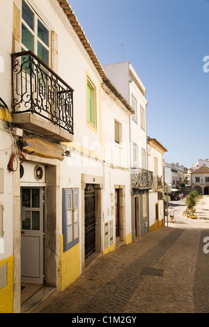 Case bianche in Lagos nella regione dell'Algarve, Portogallo. Foto Stock