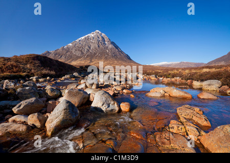 Buachaille Etive Mor e il fiume Coupall Highlands scozzesi Scozia UK GB EU Europe Foto Stock