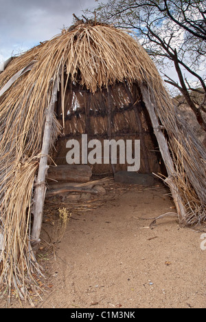 A Wickiup Chiricahua Apache Camp ricostruzione vicino a Fort Bowie, Arizona, Stati Uniti d'America Foto Stock