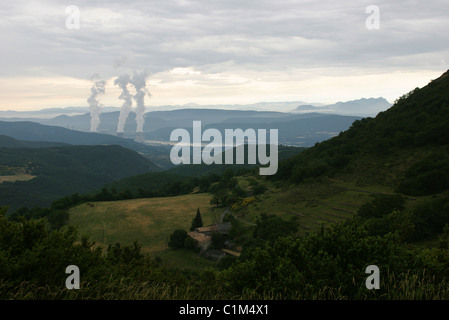 Francia, Ardeche, la valle del Rodano e la centrale nucleare di Cruas vicino a Montelimar Foto Stock