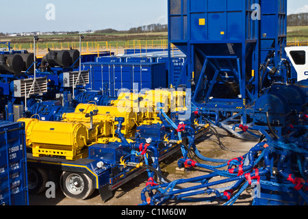 Weir pompe a risorse Cuadrilla attrezzatura di perforazione al gas di scisto sito di perforazione, Presse Hall Farm, Blackpool, Lancashire, Regno Unito Foto Stock