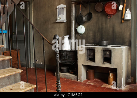 Francia, Cher, Berry, Epineuil le Fleuriel, il villaggio di infanzia di Alain Fournier, il Grand Meaulnes scuola, casa cucina Foto Stock