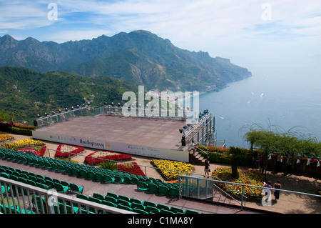 Villa a Ravello dove Wagner ha scritto alcune dell'anello ciclo. I suoi splendidi giardini e terrazze sono impostati in alta montagna Foto Stock