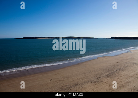 St Margaret Island e Caldey visto da Tenby South Beach, Il Pembrokeshire Coast National Park, Wales UK 116731 Caldey Foto Stock