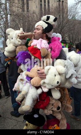 Festa di Primavera a bandire dello spirito del male di Le Nain Rouge da Detroit Foto Stock