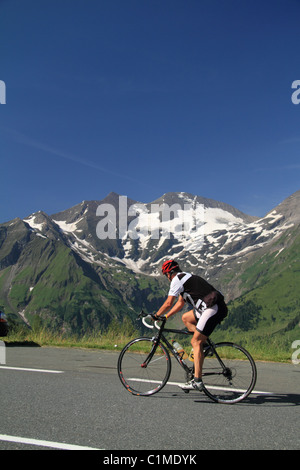 Ciclismo su Strada alpina del Grossglockner Foto Stock