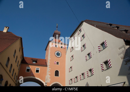 In Germania, in Baviera, Regensburg. Sale storiche House & Clock Tower. Foto Stock