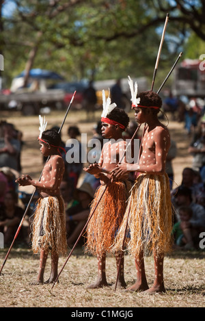 Aurukun dance troupe Laura Aboriginal Dance Festival. Laura, Queensland, Australia Foto Stock