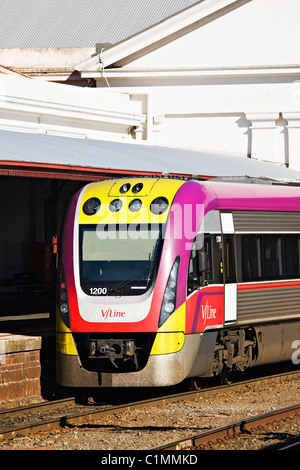 Ballarat Australia / un moderno Vlocity treni pendolari a Ballarat stazione ferroviaria. Foto Stock