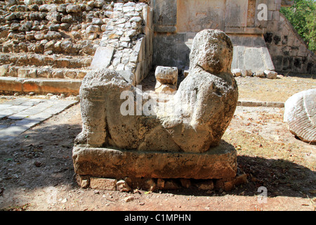 Chacón Mool Chichen Itza figura con vassoio su stomaco Messico Yucatan Foto Stock