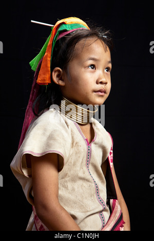Karen Hill Tribes rifugiato village bambina, Huay Pu Keng, Mae Hong Son, Thailandia Foto Stock
