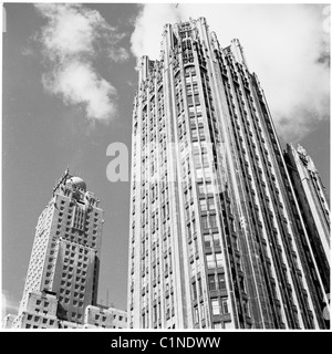 America, 1950s. Fotografia di J Allan contanti. Vista di elevato aumento edifici per uffici nel centro di Chicago. Foto Stock