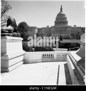 1960, storico, vista del Campidoglio degli Stati Uniti, Washington DC, sede del Congresso degli Stati Uniti, il ramo legislativo del governo americano. Foto Stock