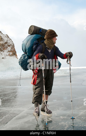 Il turista viaggia sul Baikal Foto Stock