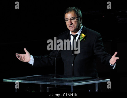 Director Kenny Ortega il memoriale di servizio per il re del pop, Michael Jackson, al Staples Center di Los Angeles in California Foto Stock