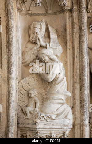 Ratisbona, Duomo di San Pietro, Hauptportal, Gewändefiguren, Geburt Christi Foto Stock