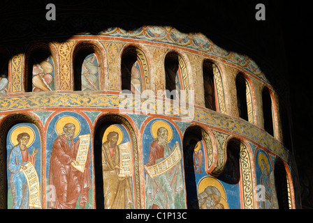 La Romania a sud della regione di Bukovina verso Gura Humorului città lungo il fiume Moldovita Voronet monastero ortodosso elencati come il mondo Foto Stock