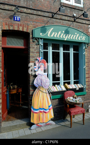 Francia, Calvados, Pont-l' Eveque, Rue Saint Michel antiquariato Foto Stock